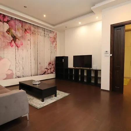 Rose Garden بودابست