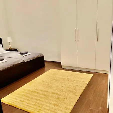 Broadway Downtown Deluxe Apartment
